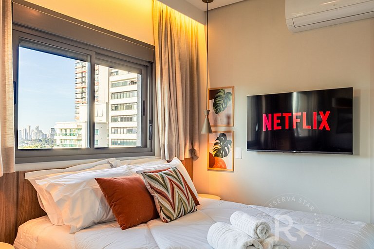 Studio • A/C • Piscina • Academia • Lado Consulado