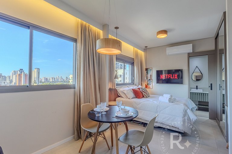 Studio • A/C • Piscina • Academia • Lado Consulado