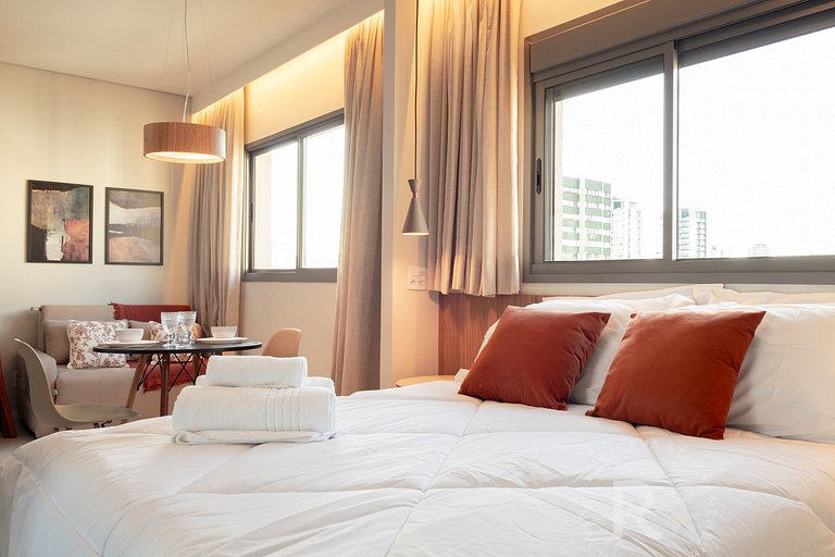 Studio • A/C • Piscina • Academia • Lado Consulado