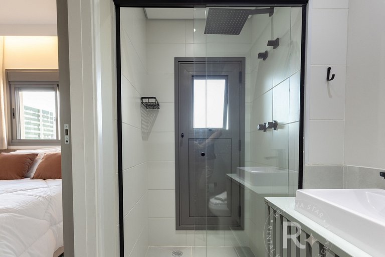 Studio • A/C • Piscina • Academia • Lado Consulado