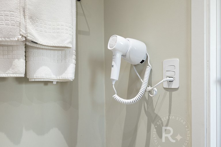 Studio 3 pessoas • A/C • Consulado • 2 min Metrô