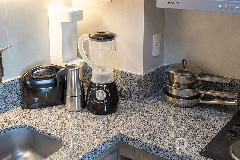 Studio • A/C • Piscina • Academia • Lado Consulado