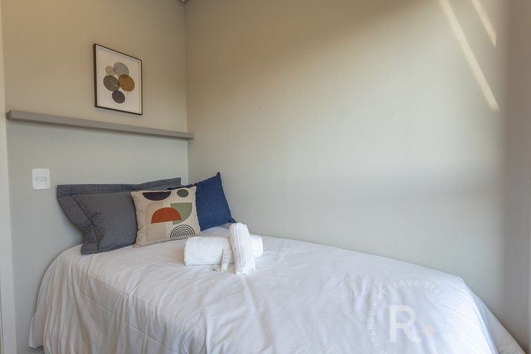 New 2-Bedroom Apt | A/C | Next to Consulate | 2 min to Metro