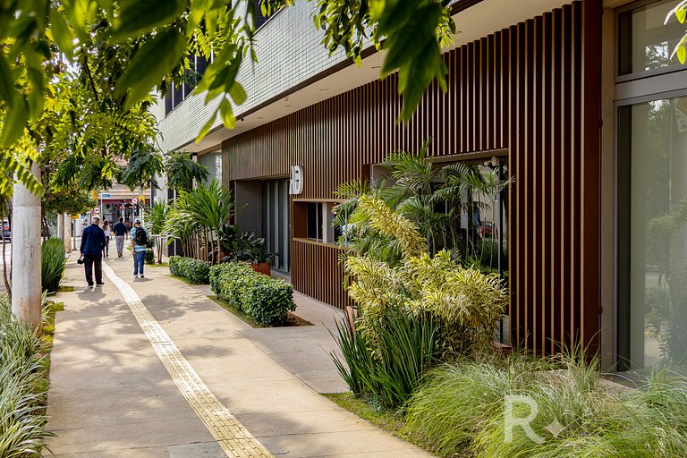 New 2-Bedroom Apt | A/C | Next to Consulate | 2 min to Metro